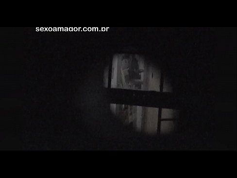 ❤️ Blondýnka se nechá tajně natáčet šmírákem ze sousedství schovaným za dutými cihlami. ❤ Šukání video u nás ❤